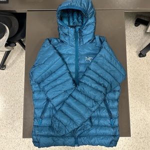 Arc’teryx Cerium LT Hooded Down Jacket 
#arcteryx #gortex #gorpcore